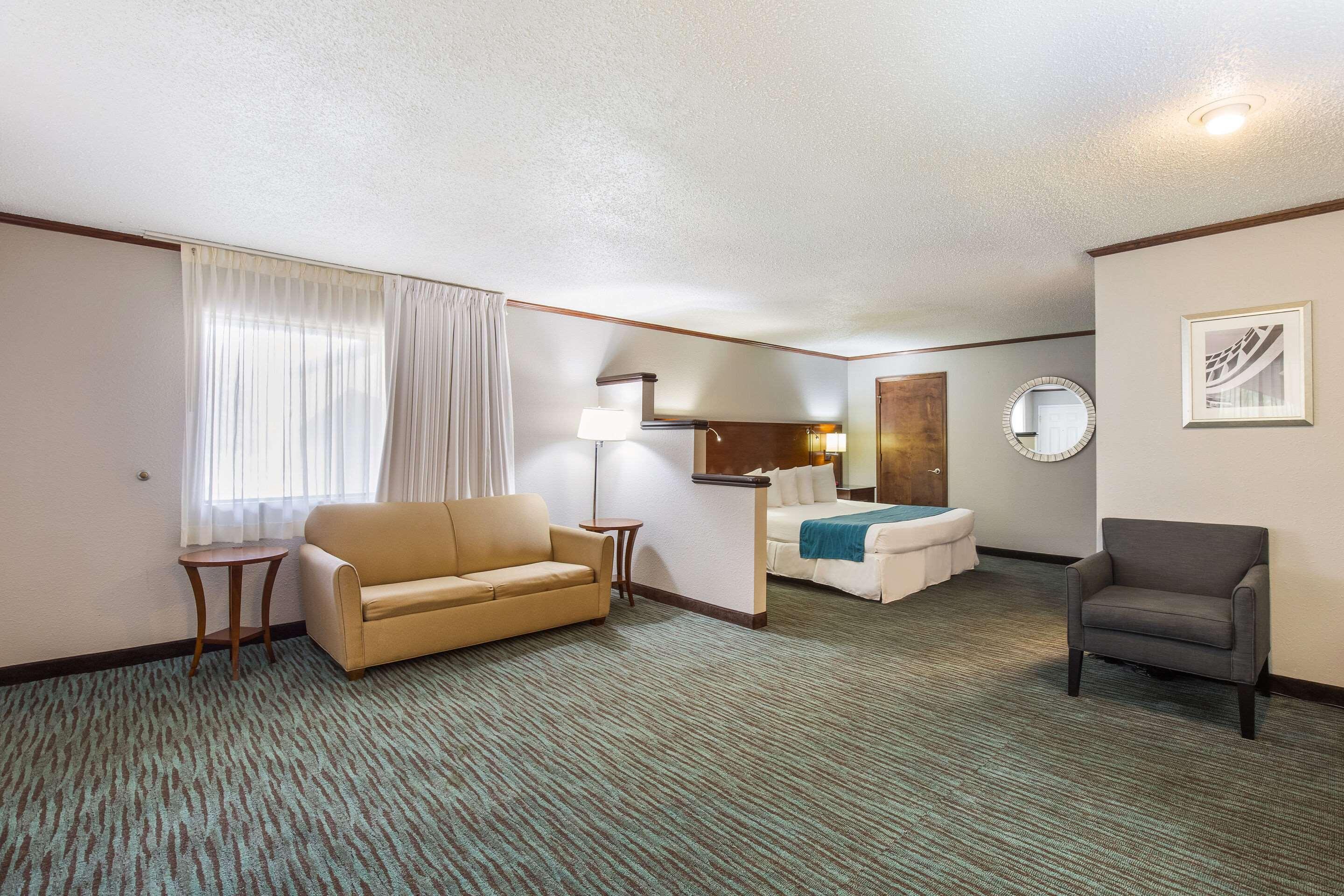 Days Inn By Wyndham Foley Eksteriør bilde