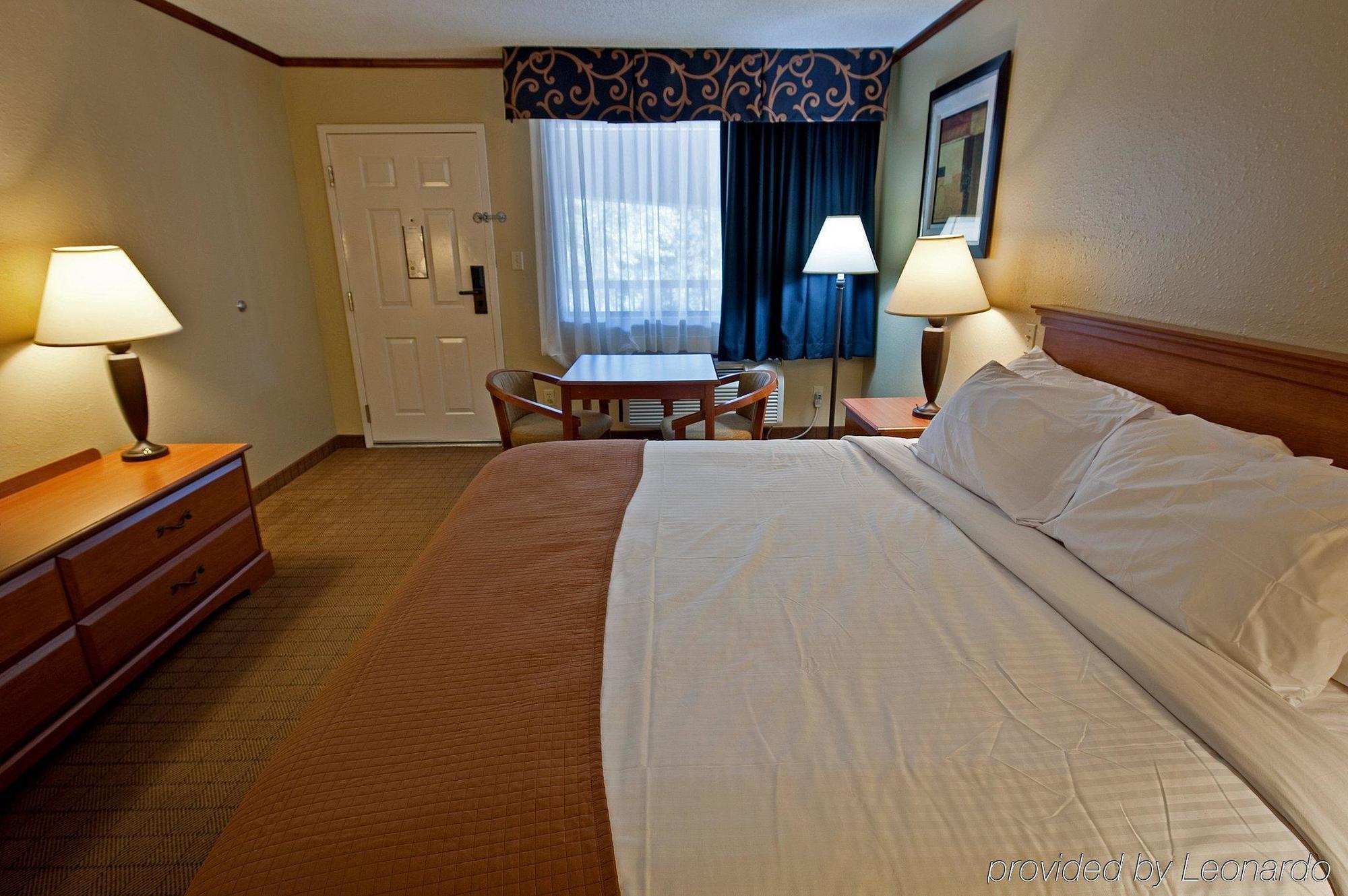 Days Inn By Wyndham Foley Rom bilde